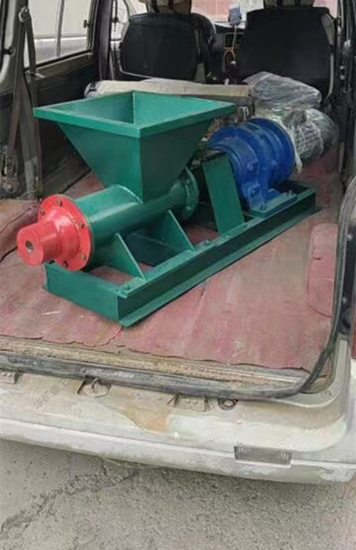 華礦集團(tuán)一批炮泥機發(fā)往四川